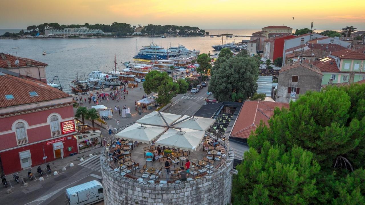 Rooms Vitoria On Joakim Square Porec Exterior photo
